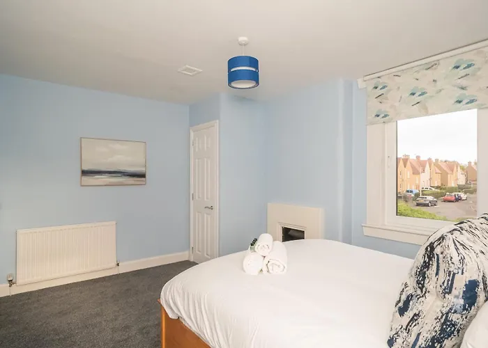 Charming Family House In Rosewell - Pass The Keys Holiday home Edinburgh