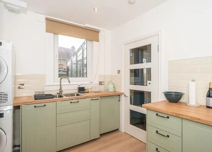 Charming Family House In Rosewell - Pass The Keys Holiday home Edinburgh