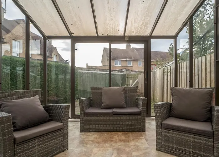 Charming Family House In Rosewell - Pass The Keys * Edinburgh