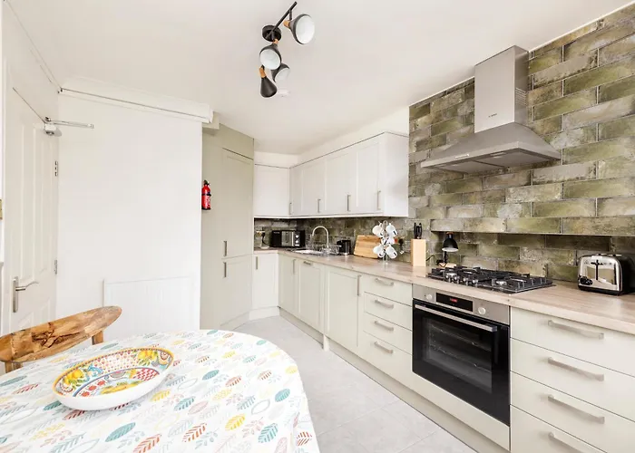 Διαμέρισμα Joivy Beautiful Apartment, Private Garden, Calton Hill *
