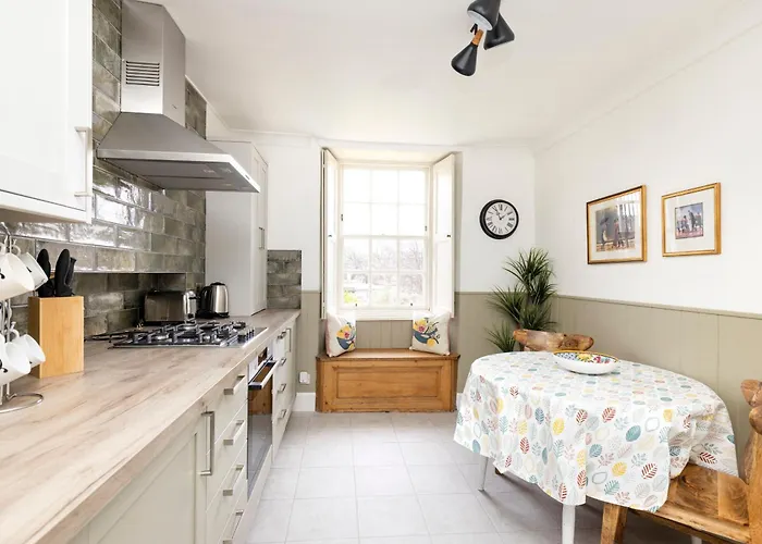 Apartmán Joivy Beautiful Apartment, Private Garden, Calton Hill Edinburgh