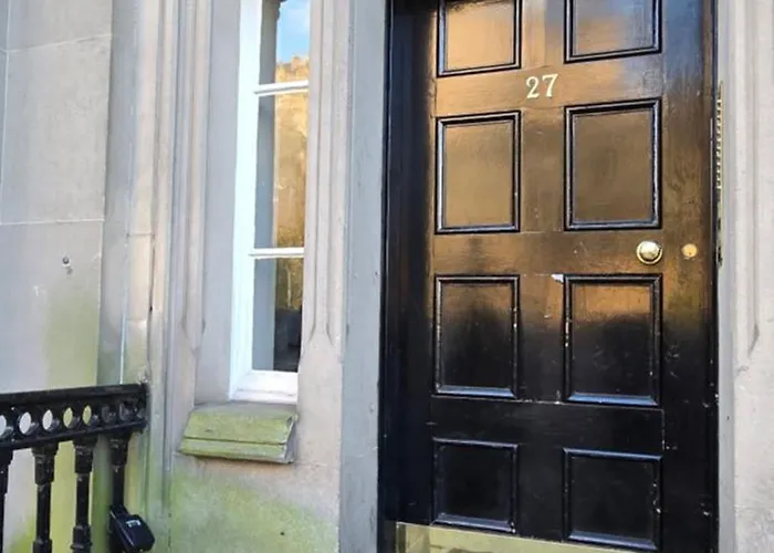 2 Bedroom Sofa Bed In Livingroom Castle View 1st Floor Sleeps 6 *