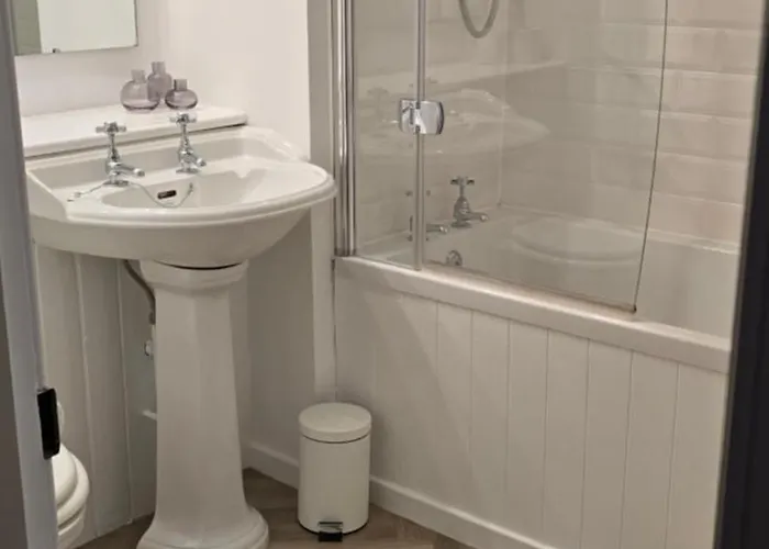 2 Bedroom Sofa Bed In Livingroom Castle View 1st Floor Sleeps 6 * Edinburgh