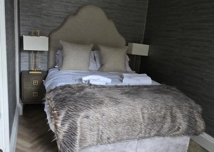 2 Bedroom Sofa Bed In Livingroom Castle View 1st Floor Sleeps 6 Apartment