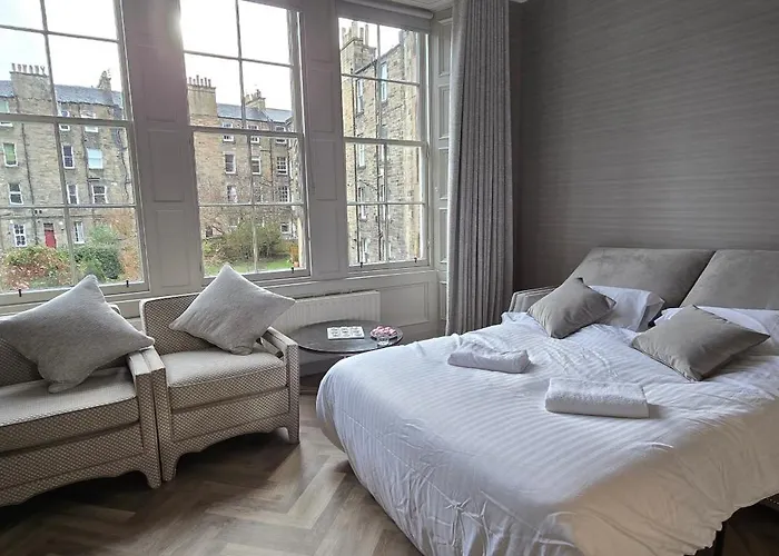 Apartment 2 Bedroom Sofa Bed In Livingroom Castle View 1st Floor Sleeps 6