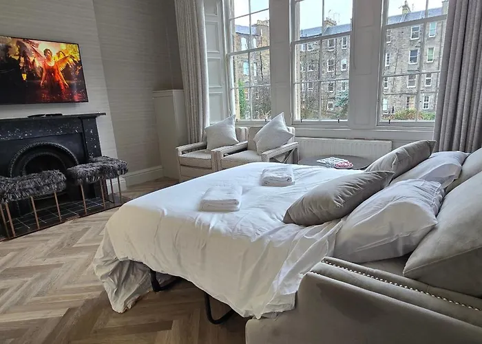 2 Bedroom Sofa Bed In Livingroom Castle View 1st Floor Sleeps 6