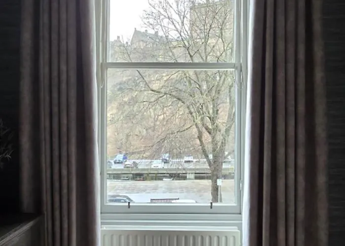 2 Bedroom Sofa Bed In Livingroom Castle View 1st Floor Sleeps 6 *