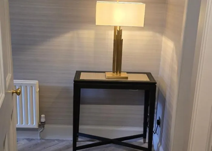 2 Bedroom Sofa Bed In Livingroom Castle View 1st Floor Sleeps 6 *