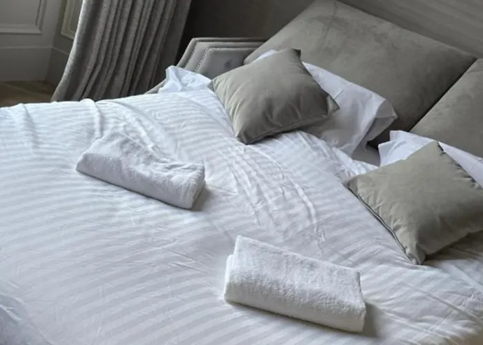 2 Bedroom Sofa Bed In Livingroom Castle View 1st Floor Sleeps 6 Apartment