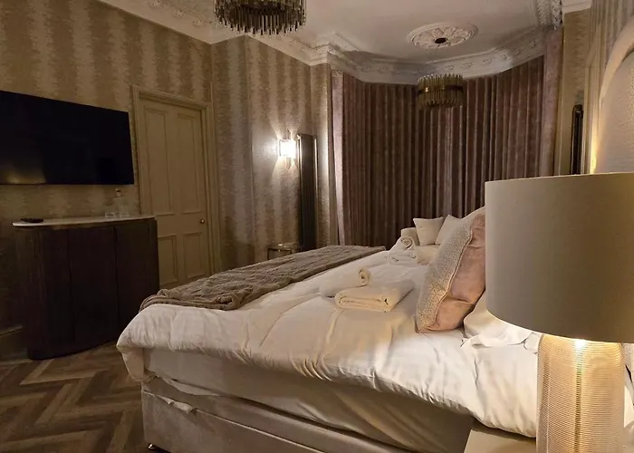 Apartment 2 Bedroom Sofa Bed In Livingroom Castle View 1st Floor Sleeps 6 *