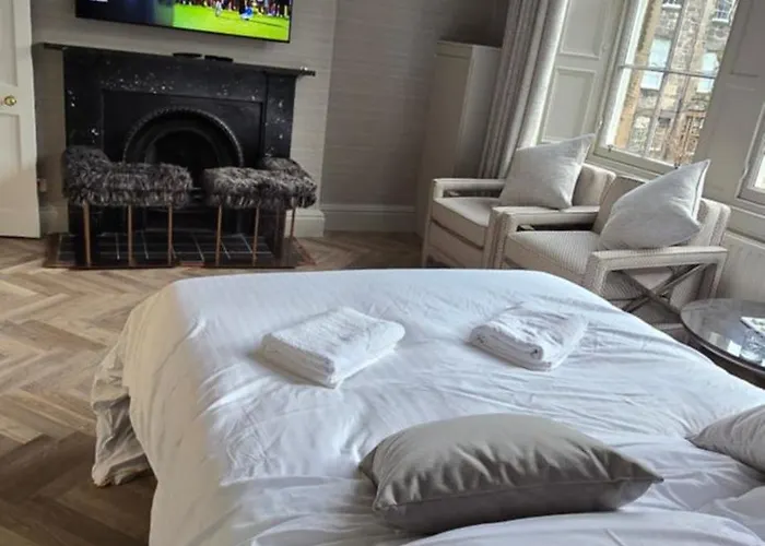 Apartment 2 Bedroom Sofa Bed In Livingroom Castle View 1st Floor Sleeps 6