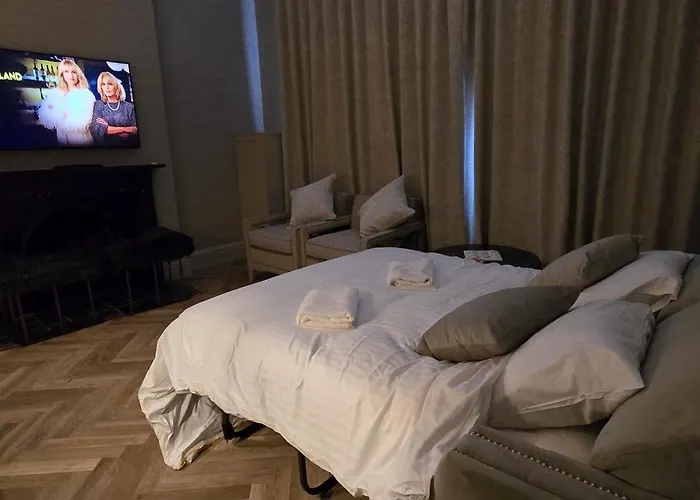 Apartment 2 Bedroom Sofa Bed In Livingroom Castle View 1st Floor Sleeps 6 *