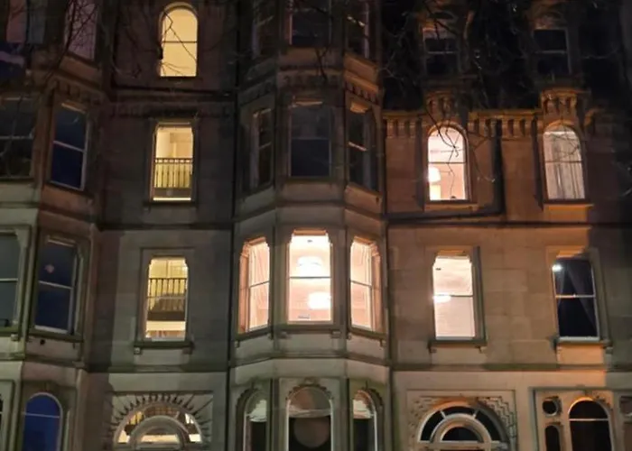 2 Bedroom Sofa Bed In Livingroom Castle View 1st Floor Sleeps 6 * Edinburgh