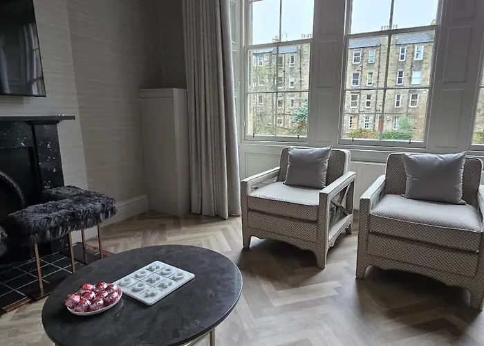 Apartment 2 Bedroom Sofa Bed In Livingroom Castle View 1st Floor Sleeps 6