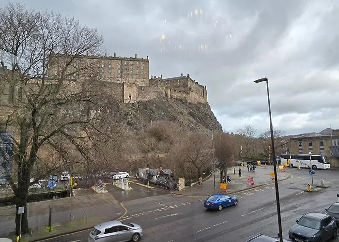 2 Bedroom Sofa Bed In Livingroom Castle View 1st Floor Sleeps 6 *