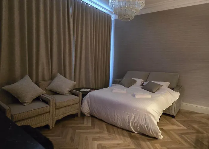 Apartment 2 Bedroom Sofa Bed In Livingroom Castle View 1st Floor Sleeps 6