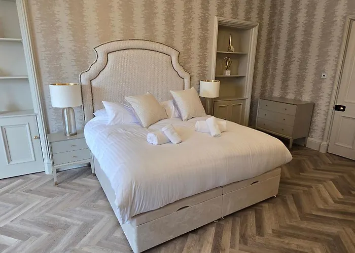 2 Bedroom Sofa Bed In Livingroom Castle View 1st Floor Sleeps 6