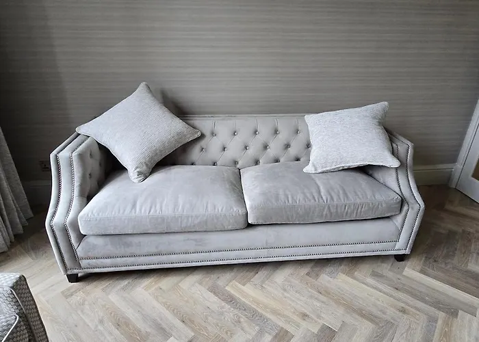 2 Bedroom Sofa Bed In Livingroom Castle View 1st Floor Sleeps 6 Apartment Edinburgh