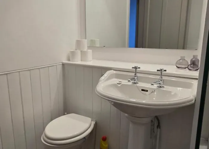 2 Bedroom Sofa Bed In Livingroom Castle View 1st Floor Sleeps 6 Apartment *