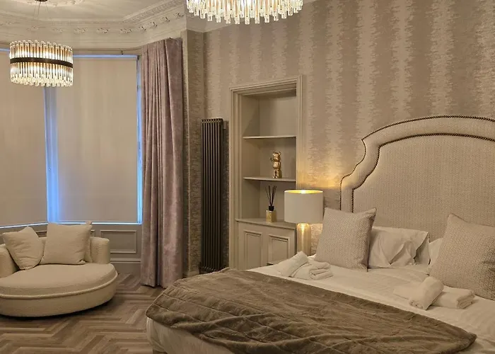 2 Bedroom Sofa Bed In Livingroom Castle View 1st Floor Sleeps 6 Apartment