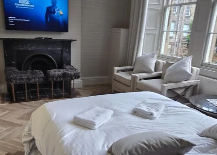 2 Bedroom Sofa Bed In Livingroom Castle View 1st Floor Sleeps 6 Apartment *