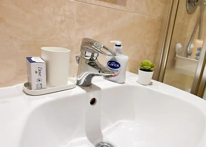 Luxury At * إدنبرة