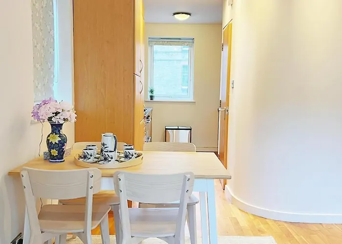 Luxury At * إدنبرة