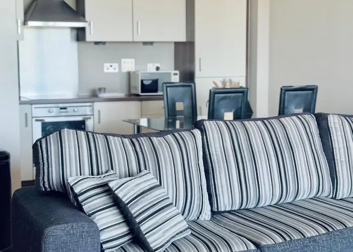 Modern Two Bedroom Apartament *