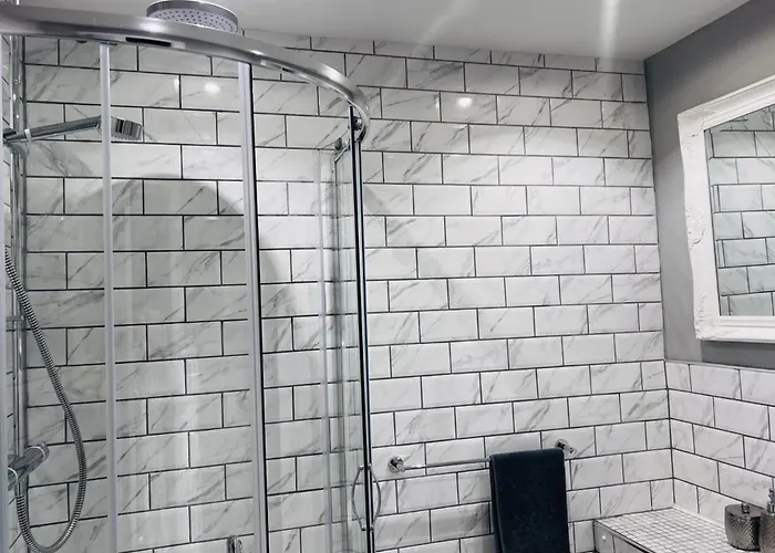 דירה With Views - Sleeps 3 *