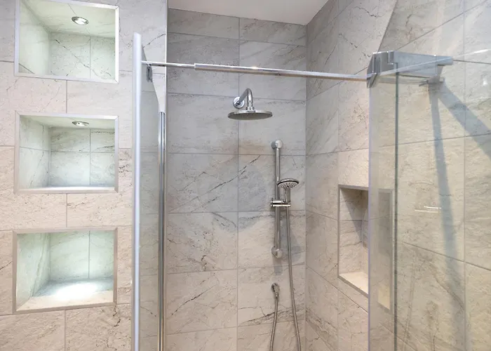 Deluxe 3-bedroom On Princes Street Overlooking Castle * Edinburgh