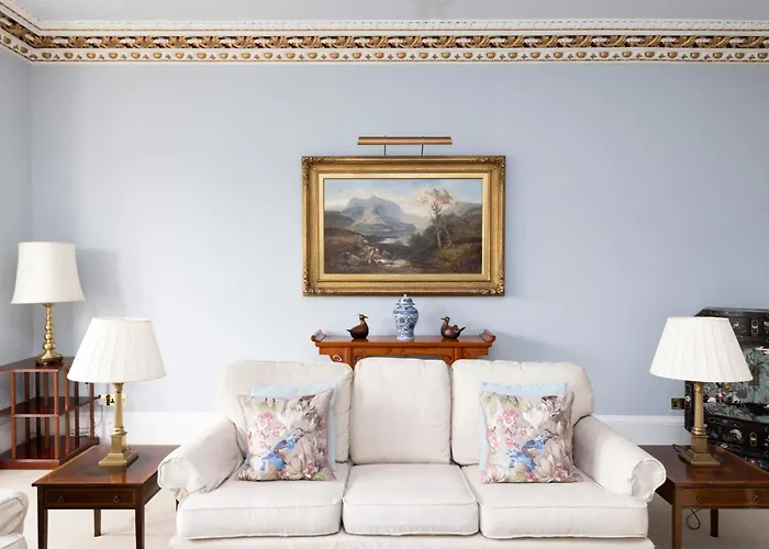 Deluxe 3-bedroom On Princes Street Overlooking Castle * Edinburgh