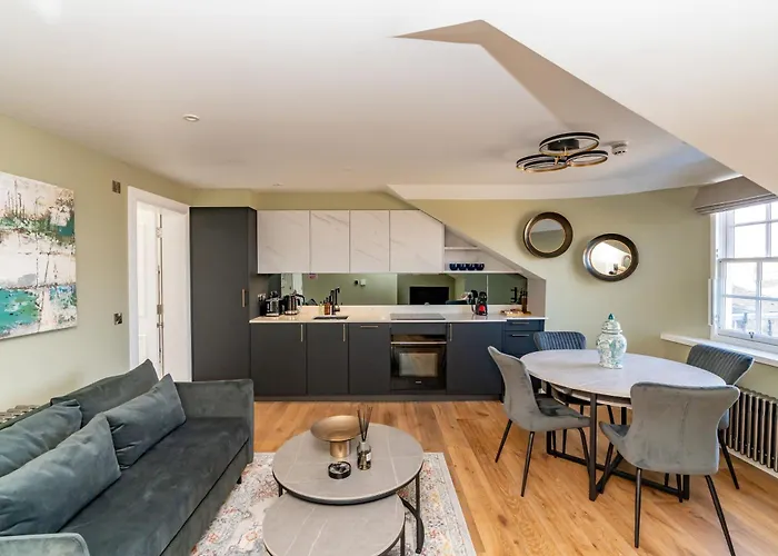 Dragon Luxury At 9 Albyn Place *