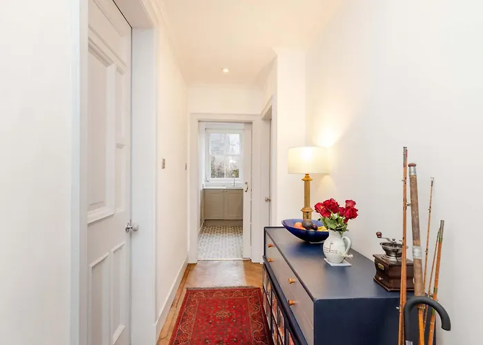 Joivy Spacious 2-bedroom Ground Floor Flat