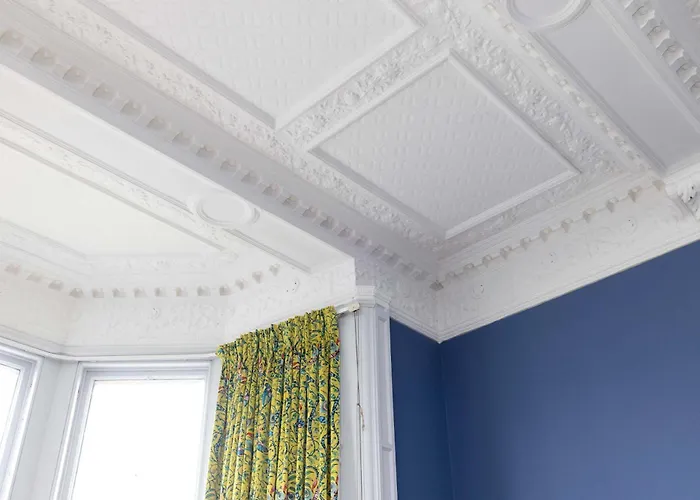 Joivy Spacious 2-bedroom Ground Floor Flat