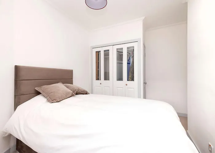 Joivy Spacious 2-bedroom Ground Floor Flat Apartament Edynburg