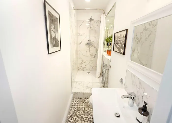 Joivy Spacious 2-bedroom Ground Floor Flat * Edynburg