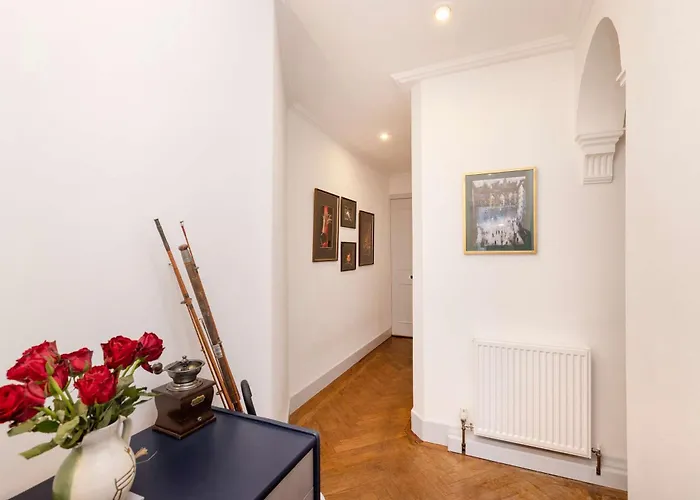 Apartament Joivy Spacious 2-bedroom Ground Floor Flat Edynburg