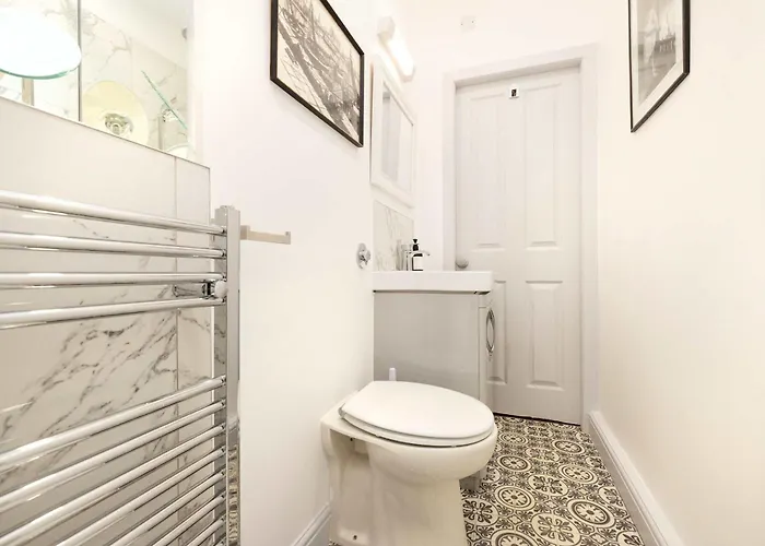 Joivy Spacious 2-bedroom Ground Floor Flat Edynburg