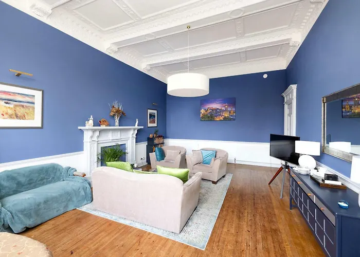 Joivy Spacious 2-bedroom Ground Floor Flat Apartament *