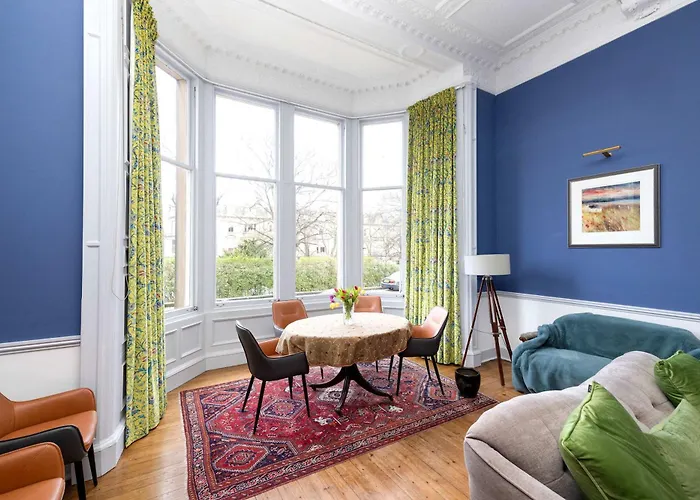 Joivy Spacious 2-bedroom Ground Floor Flat