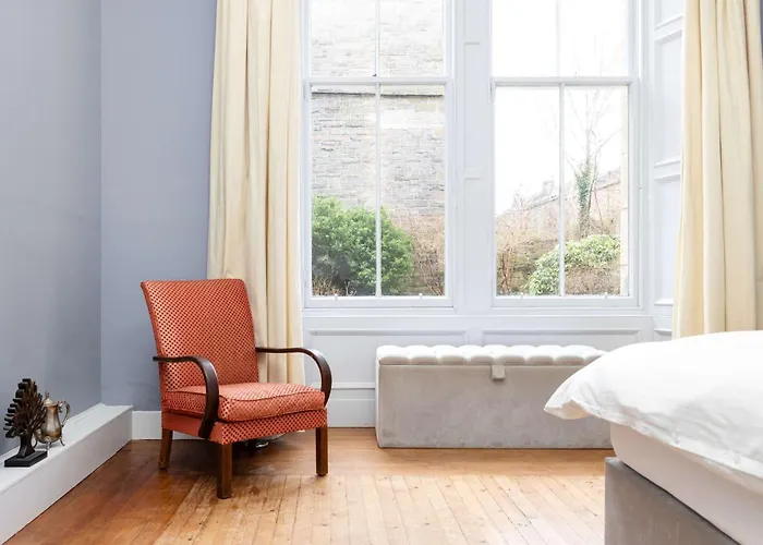 Joivy Spacious 2-bedroom Ground Floor Flat Apartament Edynburg