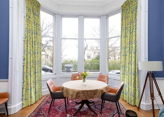 Joivy Spacious 2-bedroom Ground Floor Flat Edynburg