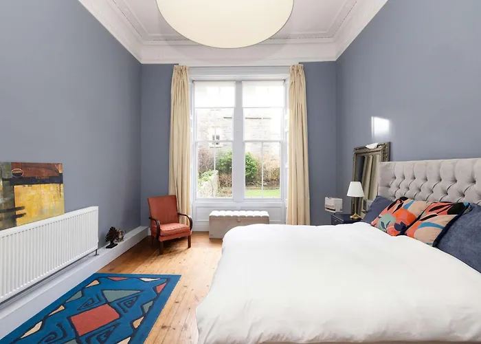 Joivy Spacious 2-bedroom Ground Floor Flat * Edynburg