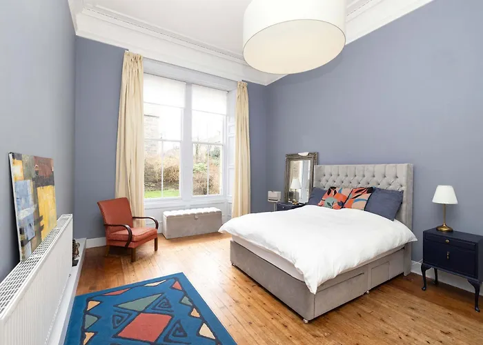 Joivy Spacious 2-bedroom Ground Floor Flat