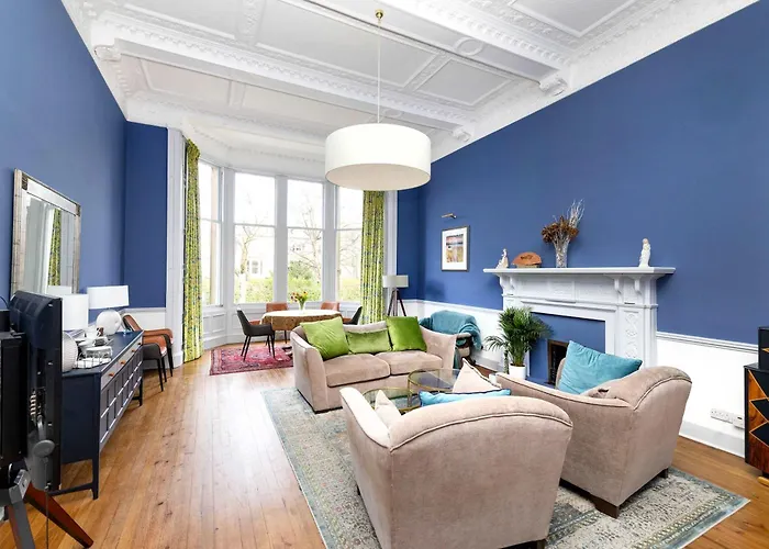 Joivy Spacious 2-bedroom Ground Floor Flat Edynburg