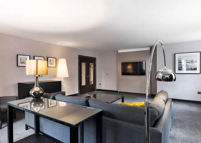 Radisson Blu Hotel, Centre 4*
