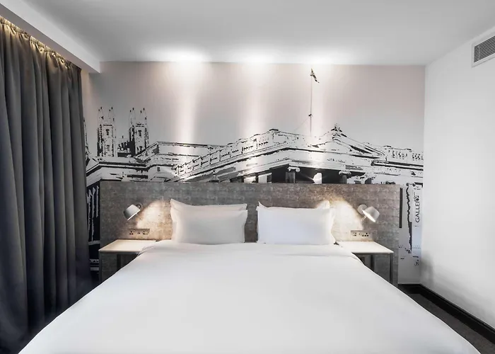 Radisson Blu Hotel, Centre 4*