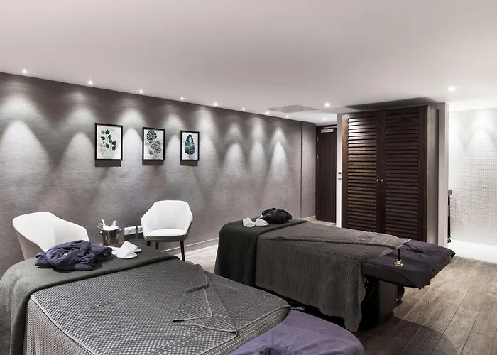 Radisson Blu Hotel, Centre 4*