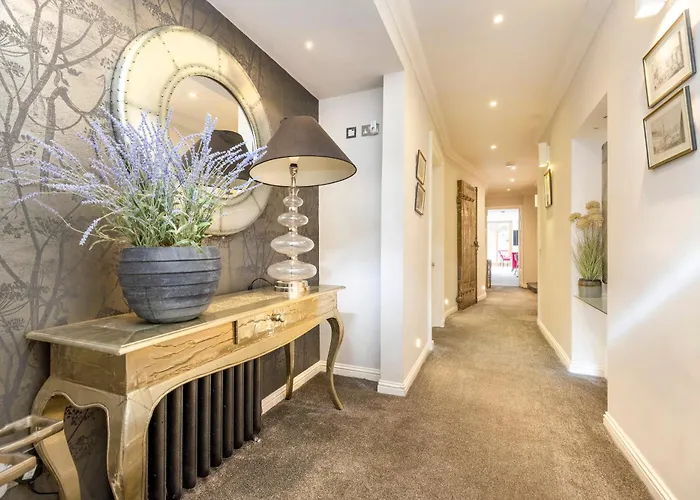 Joivy Ultra Luxe Near Princes Street 아파트 *