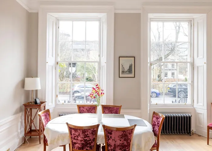 Joivy Ultra Luxe Near Princes Street 아파트 *